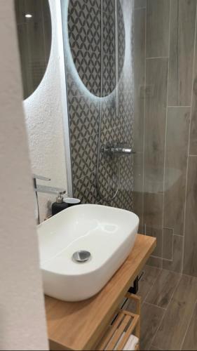 a bathroom with a white sink and a shower at Pensiunea Rodica in Moieciu de Sus