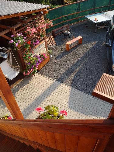 an overhead view of a garden with flowers in a boat at apartman.lara in Děčín