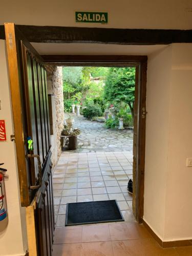 an entrance to a house with a door open at Casa Rural Erre Q Erre in Oreña