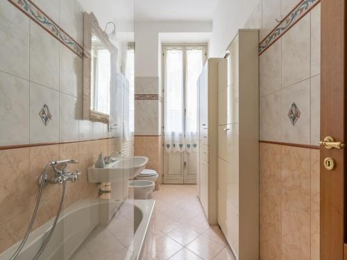 Kylpyhuone majoituspaikassa The Best Rent - Spacious apartment near Colonne S Lorenzo