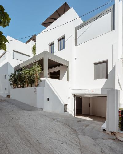 a white house with a driveway at Legato Spa Suites in Naxos Chora