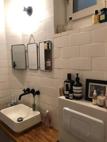 Appartement 75009 PARIS 50m2 métro poissonnière 3 pers & baby