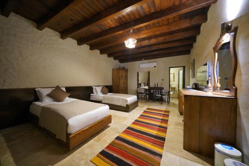 a bedroom with a bed and a desk in a room at A la mode Cappadocia in Göreme