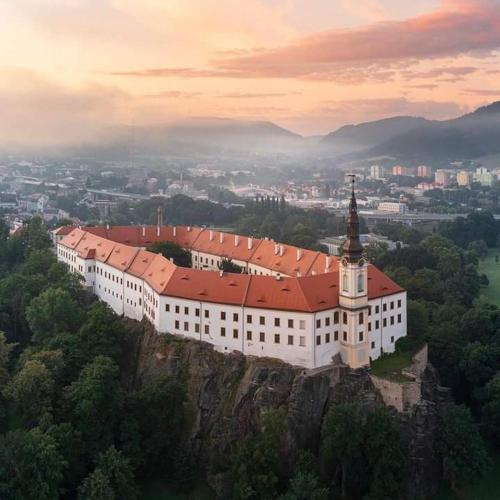 a large building on top of a mountain at apartman.lara in Děčín
