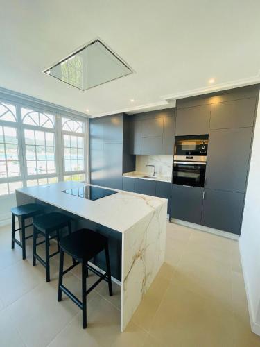 Dapur atau dapur kecil di Faro de Laxe - Pisos Turísticos