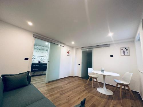 a living room with a couch and a table and chairs at B&B Civico 35 in Chieti