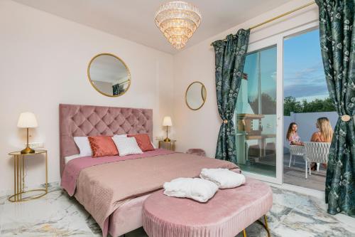 Gallery image of Jacuzzi deluxe villa in Skala Sotiros