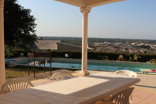 a table and chairs with a view of a pool at B&B Belvedere in Cassano delle Murge