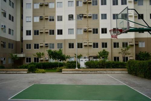 an empty basketball hoop in front of a building at Nuvali Laguna Amaia 2BR free parking @ The Sanctuary near Tagaytay and Carmelray Industrial Park in Numero Dos