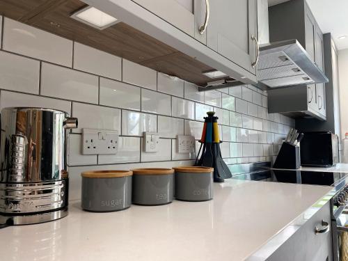 Superb townhouse near vibrant Gloucester Road photo 4
