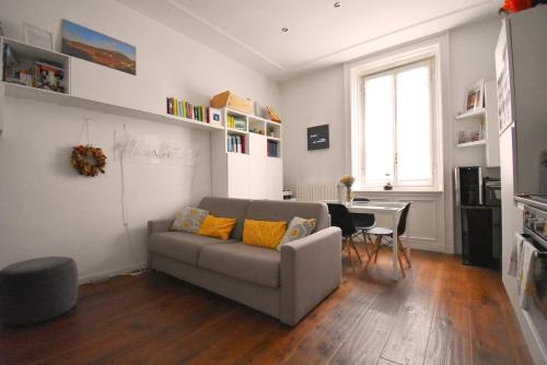 A seating area at Corte del 6 - Cozy Modern Flat