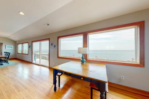 180 Degree View #30-Fにあるテレビまたはエンターテインメントセンター