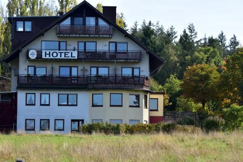 a building with a hotel sign on the side of it at Hotel Wildenburger Hof in Kempfeld