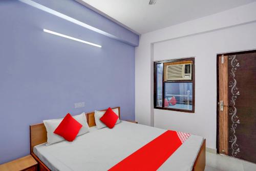 Postel nebo postele na pokoji v ubytování Hotel O Wamson Living Classic