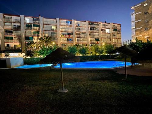 Bazén v ubytování Edificio Salou Beach, la Pineda, Vilaseca nebo v jeho okolí