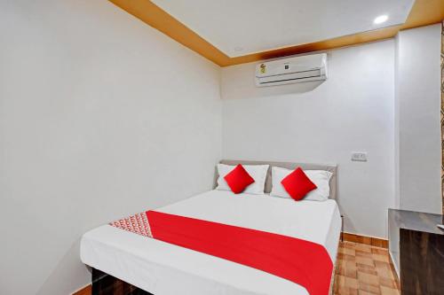 Lova arba lovos apgyvendinimo įstaigoje Super OYO Flagship 81158 Hotel Aditya Inn