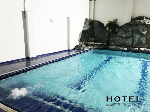 a large swimming pool in a hotel at El Hotel Tisquesusa in Girardot