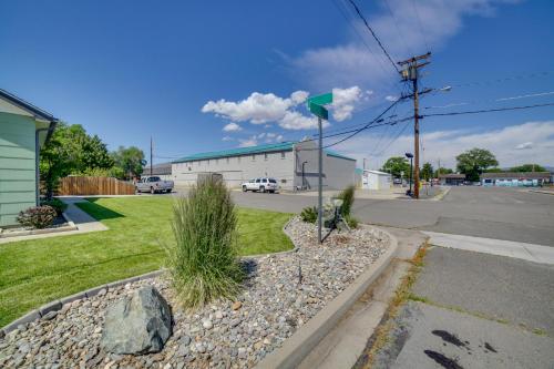 a yard with plants in a gravel bed next to a street at 17 Mi to Lake Tahoe Carson City Home with Yard in Carson City