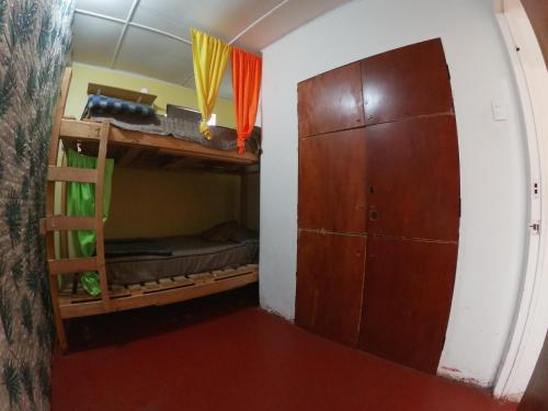 Μία ή περισσότερες κουκέτες σε δωμάτιο στο Hostel Posada de Gallo