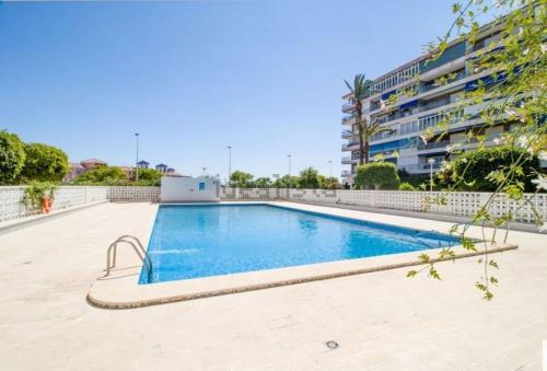 Mar, piscina y diversión para niños y mayores, Torrevieja ...