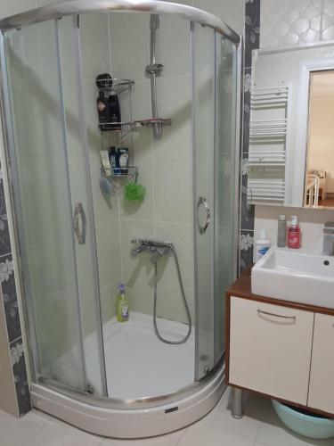 a bathroom with a shower and a sink at Denize Yakın Daire in Antalya