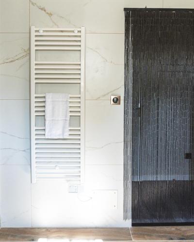 a towel rack in a bathroom with a shower at Le Domaine du Terroir à 5 minutes des Grottes de Lascaux in La Chapelle-Aubareil
