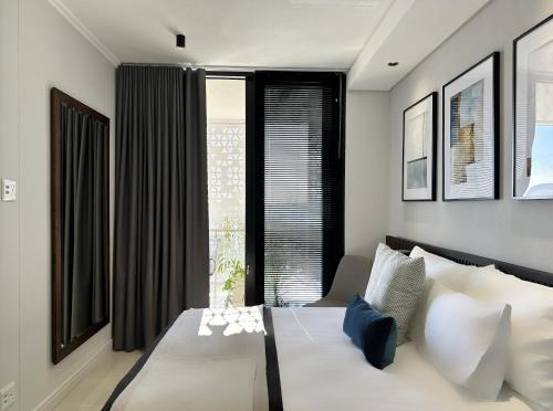 a bedroom with a bed and a large window at Explore - Ellipse Waterfall in Johannesburg