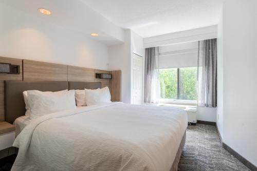 Katil atau katil-katil dalam bilik di SpringHill Suites Gainesville