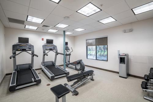 Pusat kecergasan dan/atau kemudahan kecergasan di SpringHill Suites Gainesville