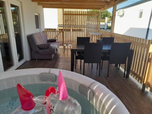 Fotografie z fotogalerie ubytování Tiny House Lily with jacuzzi v destinaci Sveti Filip i Jakov
