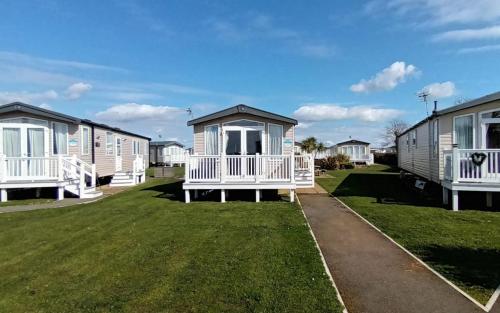a row of mobile homes on a lawn at Bordeaux, Home From Home, Church Farm in Pagham