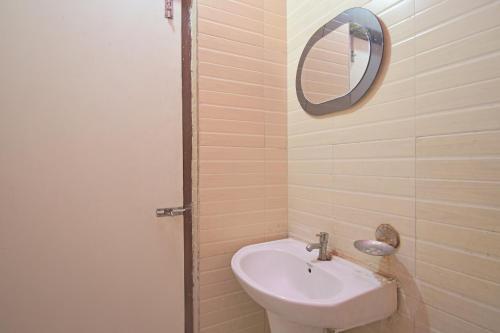 a bathroom with a sink and a mirror at Hotel Royal Oak Guest House Nabapally Sector 4 Kolkata in Kolkata