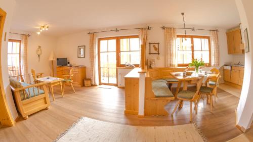 a kitchen and dining room with a table and chairs at Schönauerhof in Schlanitzen