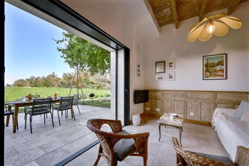 a living room with a large sliding glass door at Le CAMPAGNE in Beaucaire