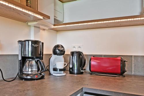 a kitchen counter with a coffee maker and a coffee pot at Le CAMPAGNE in Beaucaire