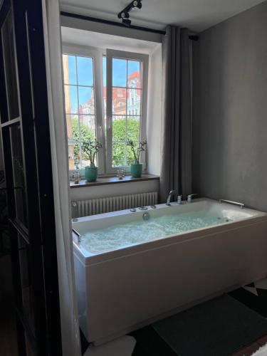 Postel nebo postele na pokoji v ubytování Holiday Apartment Old Town Gdansk with a Jacuzzi