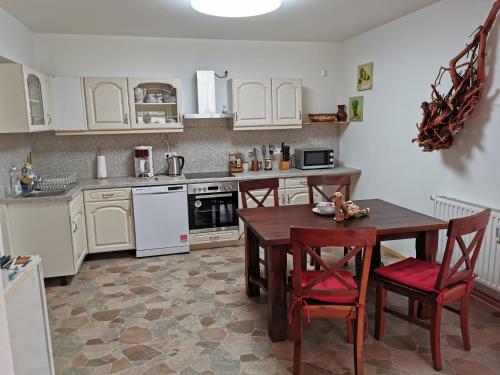 Köök või kööginurk majutusasutuses Fewo Bella