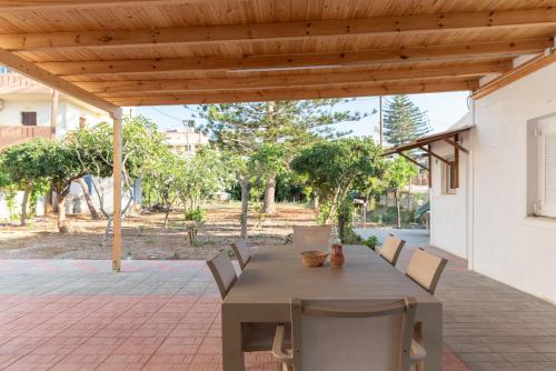 Φωτογραφία από το άλμπουμ του Aelia Seafront 2 BDR Villa by Hospi στο Κοκκίνη Χάνι