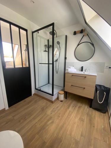 Ένα μπάνιο στο Appartement entre terre et mer à proximité de Honfleur