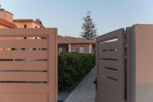 Φωτογραφία από το άλμπουμ του Aelia Seafront 2 BDR Villa by Hospi στο Κοκκίνη Χάνι