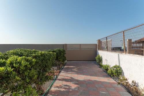 Μπαλκόνι ή βεράντα στο Aelia Seafront 2 BDR Villa by Hospi