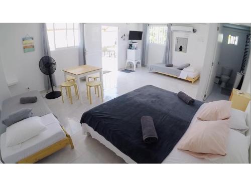 Una cama o camas en una habitación de Alojamientos Neca