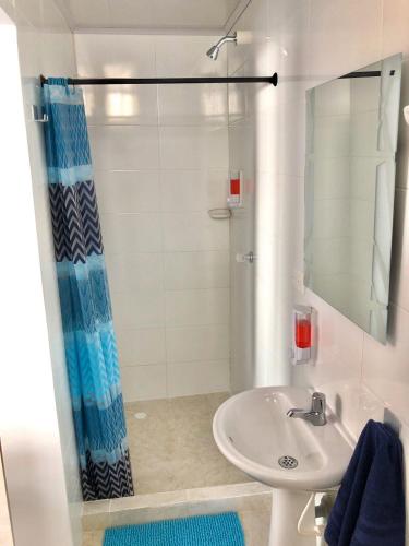 Un baño de Alojamientos Neca