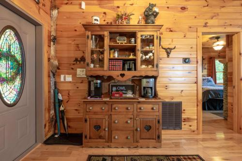 Παροχές για τσάι/καφέ στο Outlaw Mountain Lodge Fire Pit and Panoramic Views!