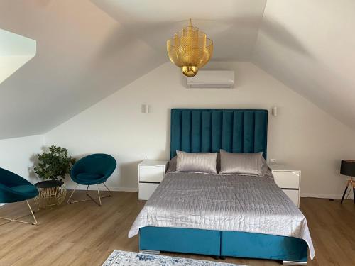a bedroom with a blue bed and two blue chairs at Villa de blue 2 in Bol