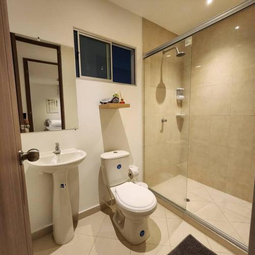 a bathroom with a toilet and a sink and a shower at Casa Appushii Riohacha in Ríohacha