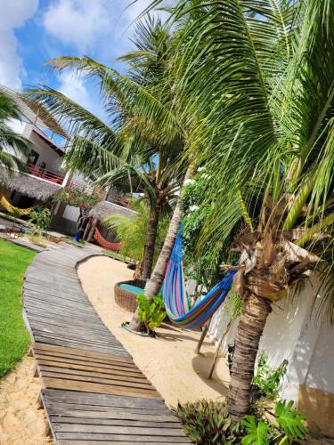 Taman di luar Condomínio Shalom Beach