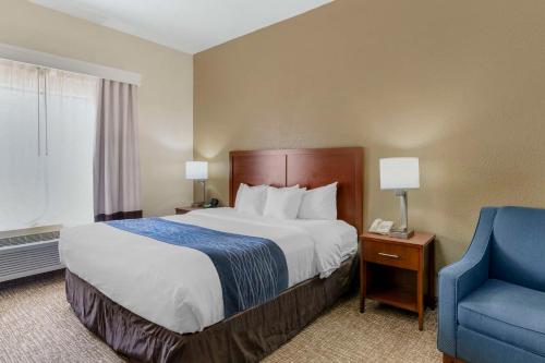 Ένα ή περισσότερα κρεβάτια σε δωμάτιο στο Comfort Inn & Suites La Grange - Louisville Area