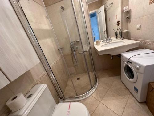 Ένα μπάνιο στο Flores Garden - Aqua Property G - Черноморец