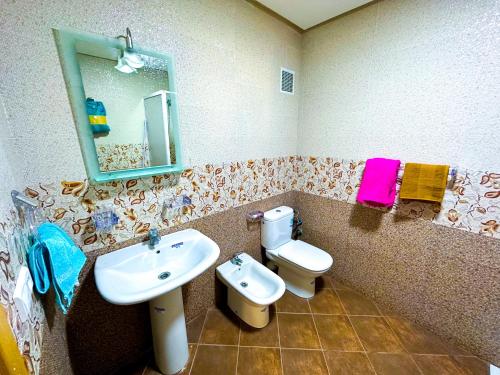Koupelna v ubytování Residence Al Kasaba - Spacious apartment with swimming pool and direct access to sea
